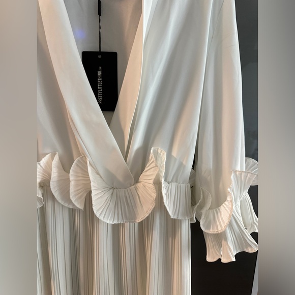 BRIDAL WHITE DRESS WITH PLEATED SKIRT & RUFFLE WAIST - Picture 2 of 4